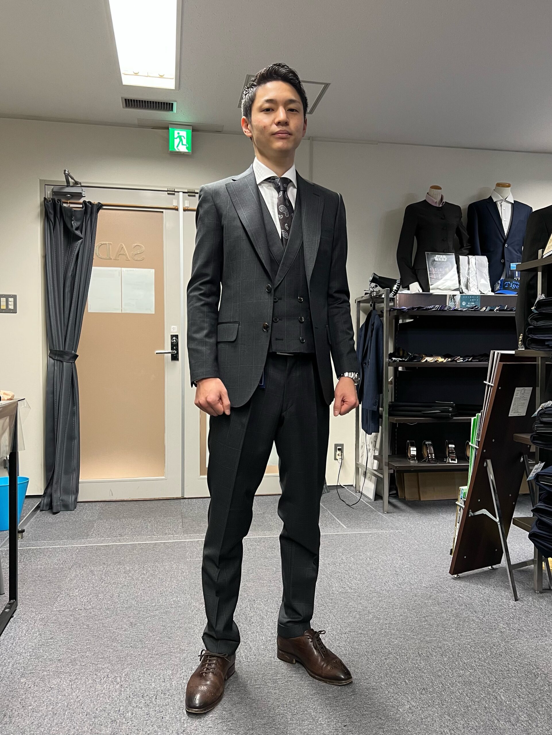 綺麗な光沢に上品な高級さが溢れる逸品に-大阪梅田店スーツ 